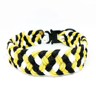 Na přání vznikl tenhle originální kousek v kombinaci černé, žluté a bílé. 🤍💛🖤 Každý obojek, který vyrábím, má svůj příběh....