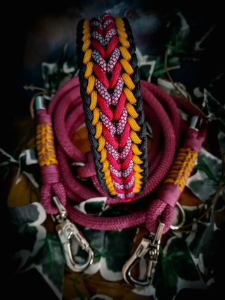 Setík vyrobený na zakázku. Podobný obojek jste zde už mohli vidět, tentokrát ho tu ale máme v kombinaci s Vínovým lanovým...